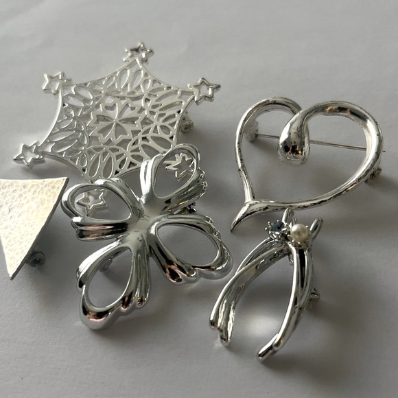 Vintages Brooches - Picture 1 of 3
